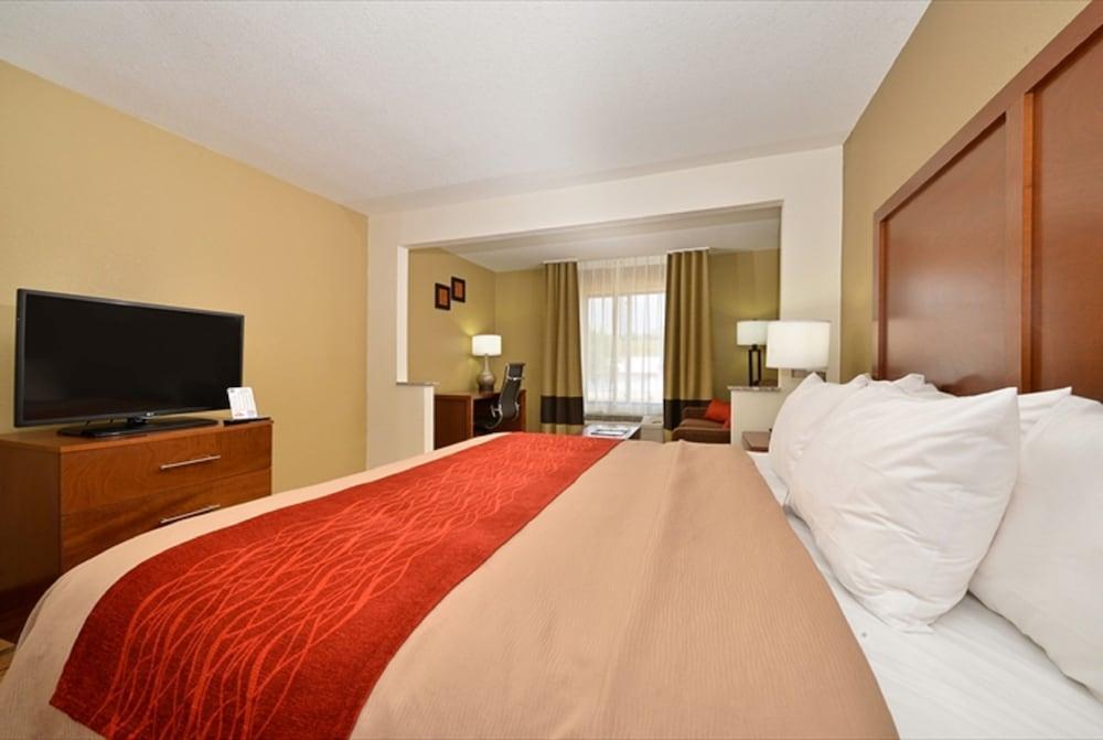Comfort Inn & Suites Cedar Rapids North - Collins Road Zewnętrze zdjęcie