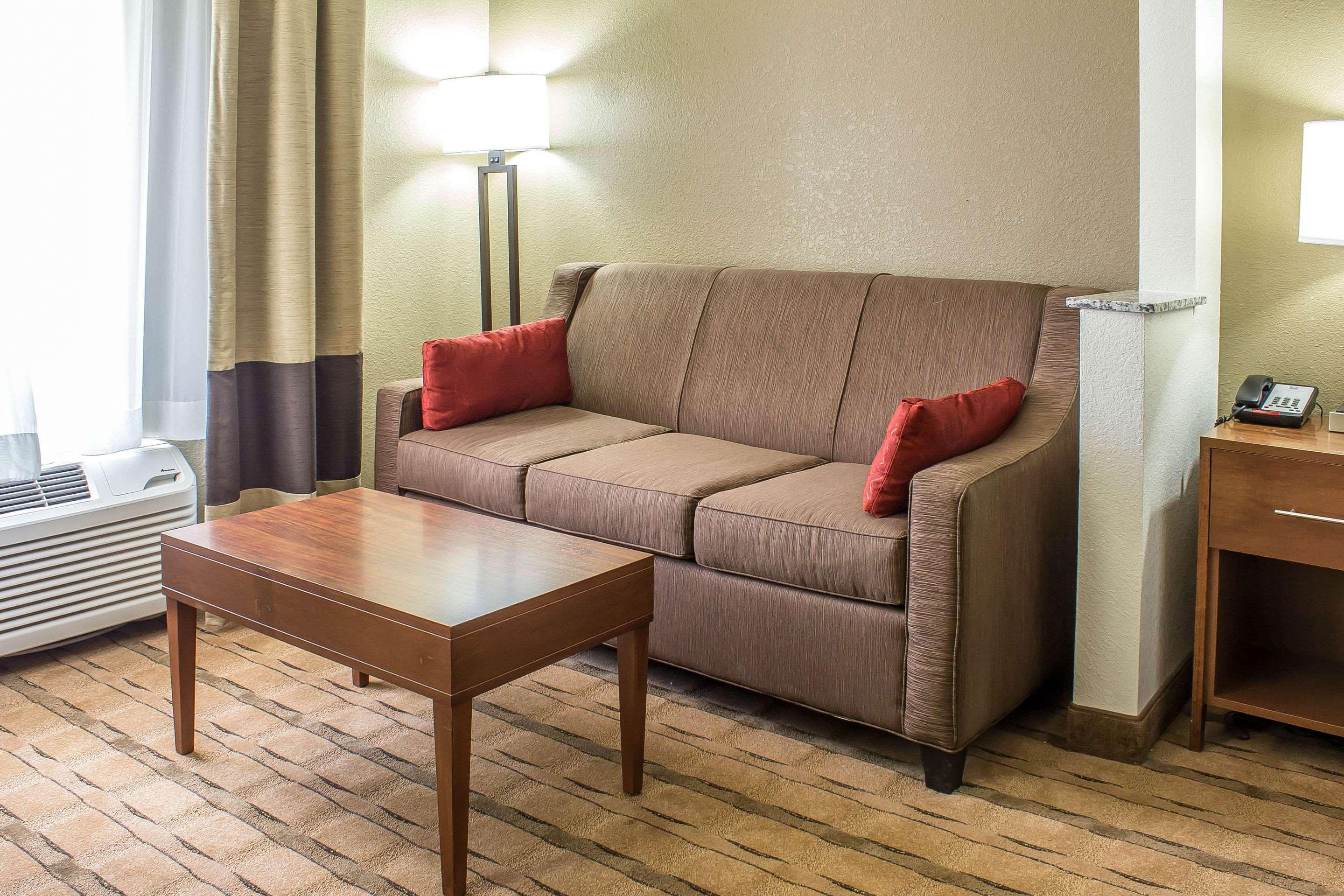 Comfort Inn & Suites Cedar Rapids North - Collins Road Zewnętrze zdjęcie