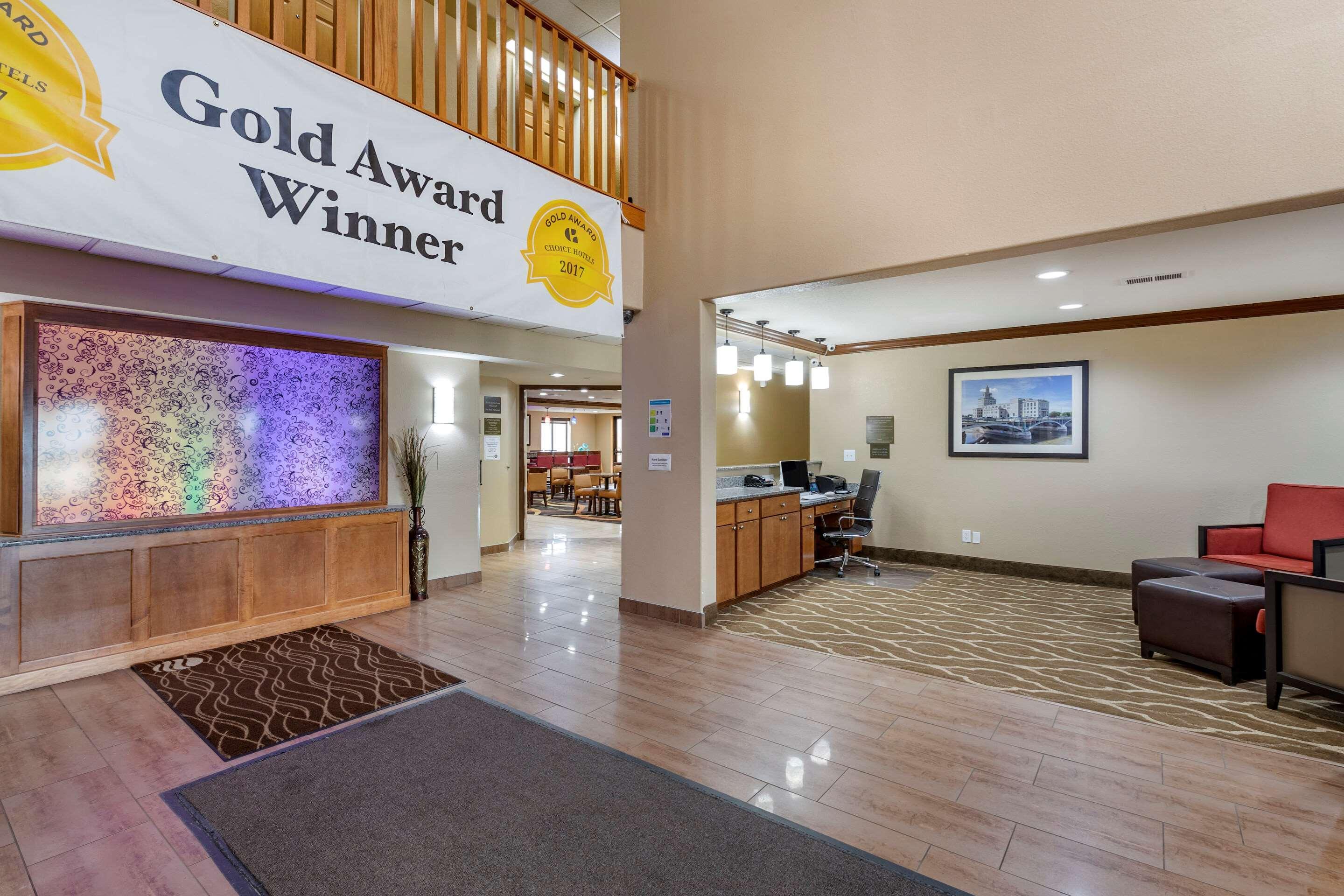 Comfort Inn & Suites Cedar Rapids North - Collins Road Zewnętrze zdjęcie