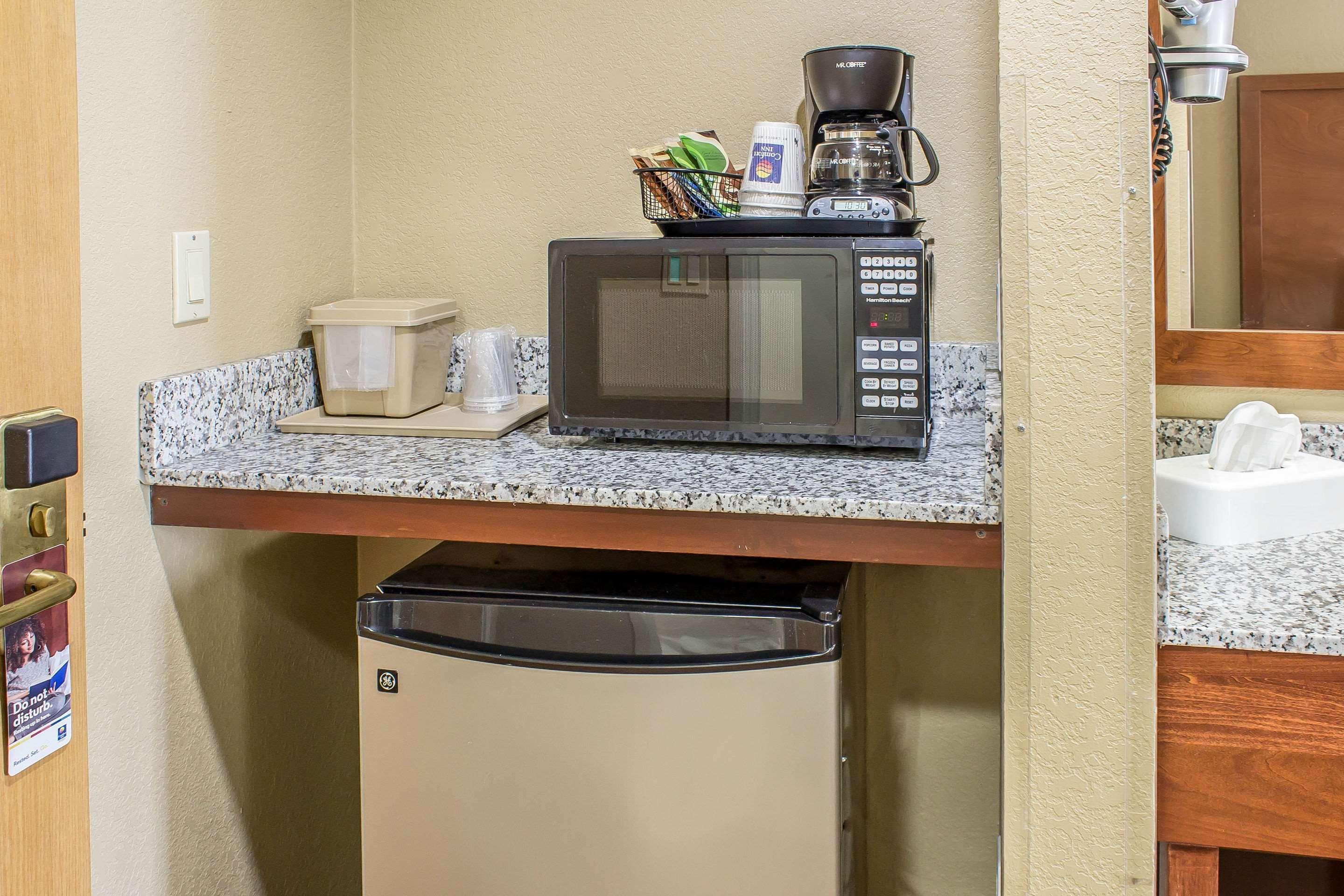 Comfort Inn & Suites Cedar Rapids North - Collins Road Zewnętrze zdjęcie