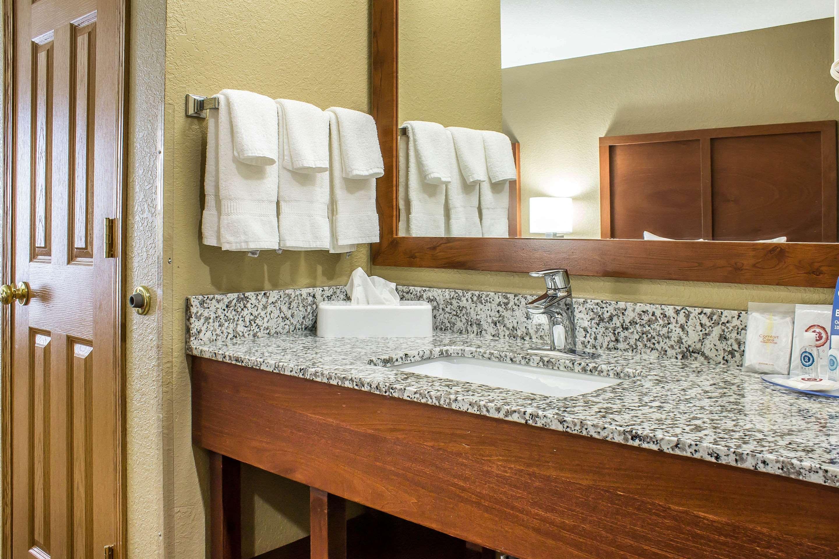 Comfort Inn & Suites Cedar Rapids North - Collins Road Zewnętrze zdjęcie