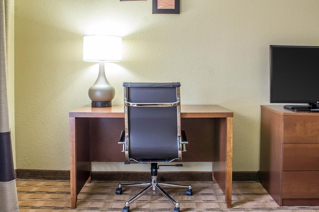 Comfort Inn & Suites Cedar Rapids North - Collins Road Zewnętrze zdjęcie